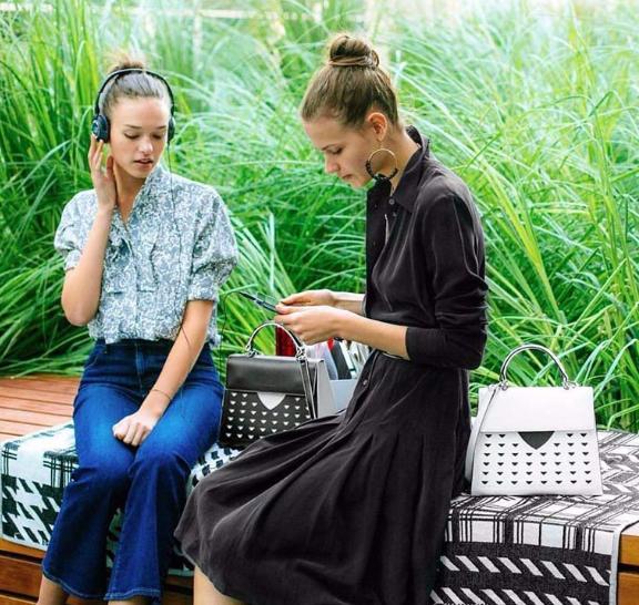 独居匠心!COCCINELLE可奇奈尔B14 LIGHT系